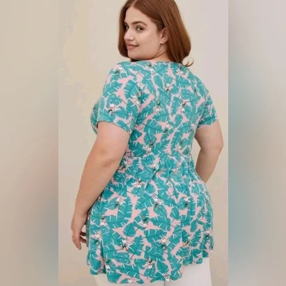 Torrid Moana tunic top features Pua and hei hei babydoll style Disney - Picture 2 of 6